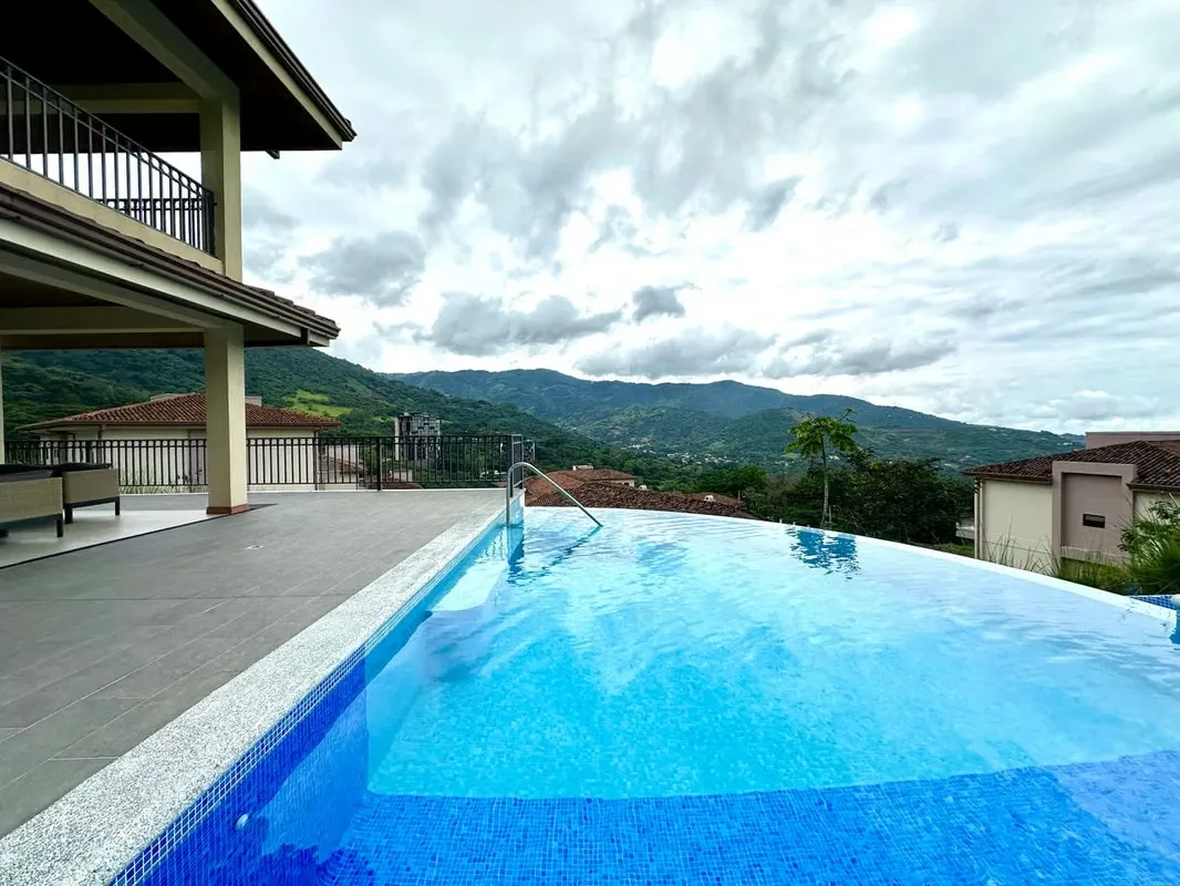 This exclusive residential condominium has 40 housing units, distributed in 6 towers on 3 levels, with underground parking. Vista al Valle offers a life full of ...