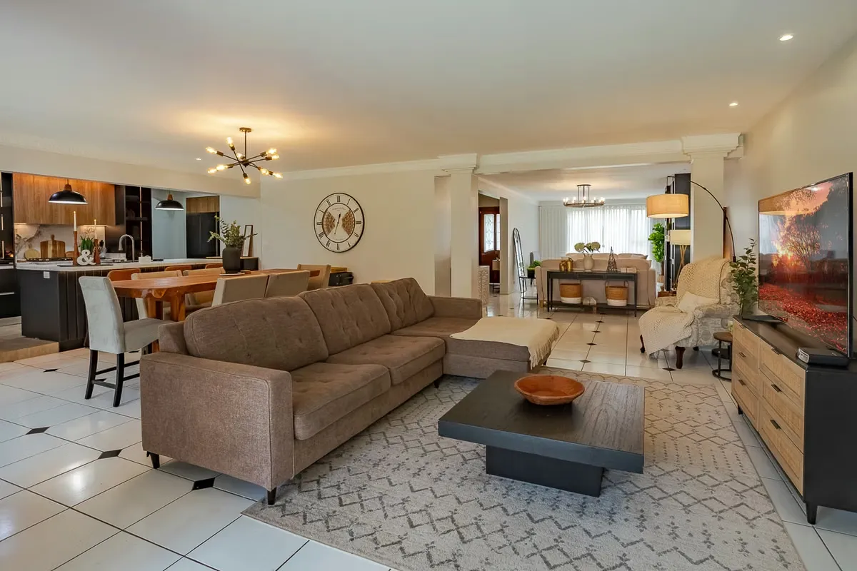 Venta de Casa en Lomas de Ayarco (en exclusivo condominio)
