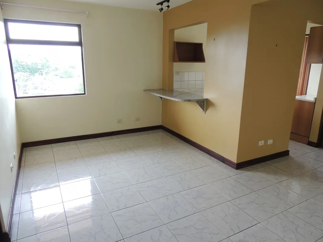 Cómodo apartamento en Sabanilla, por El Cristo, dos cuartos y parqueo.  NO mascotas.