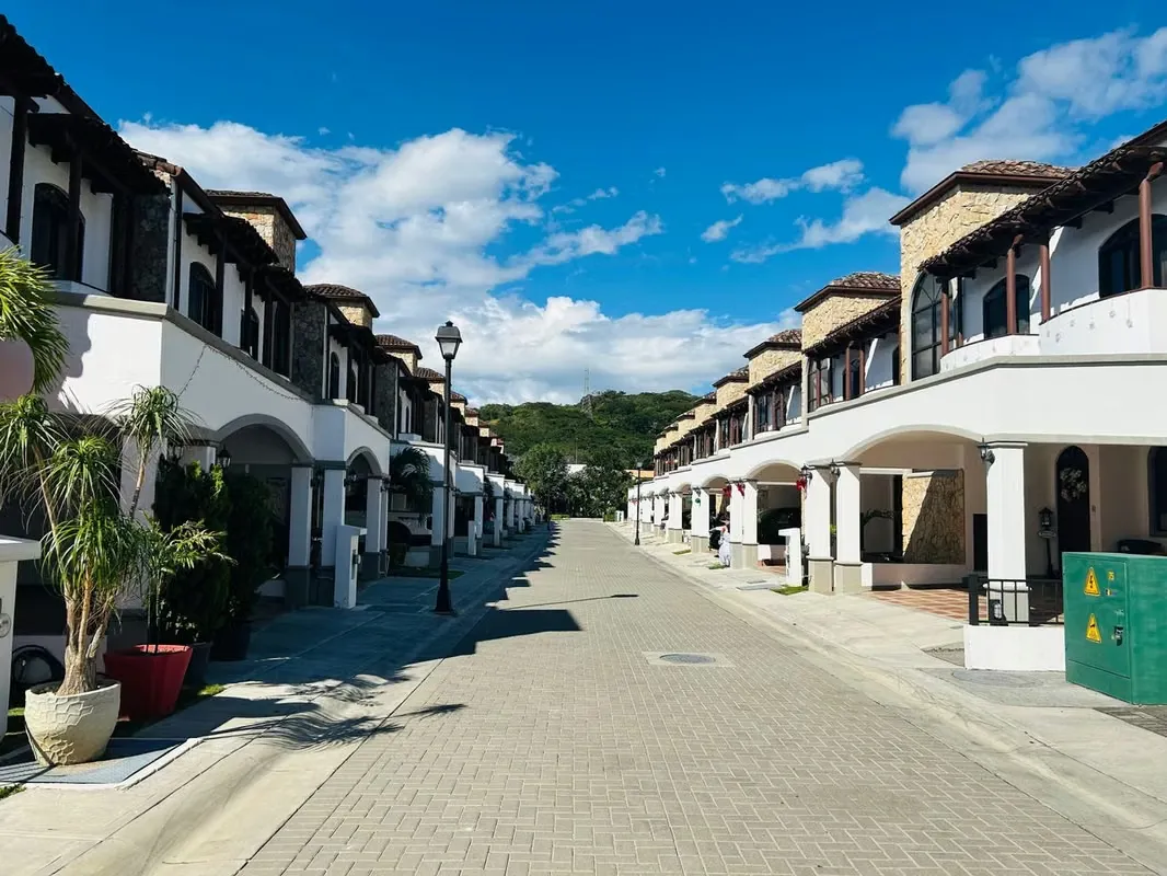 VENTA DE CASA EN CONDOMINIO PROVIDENCIA CON LÍNEA BLANCA
