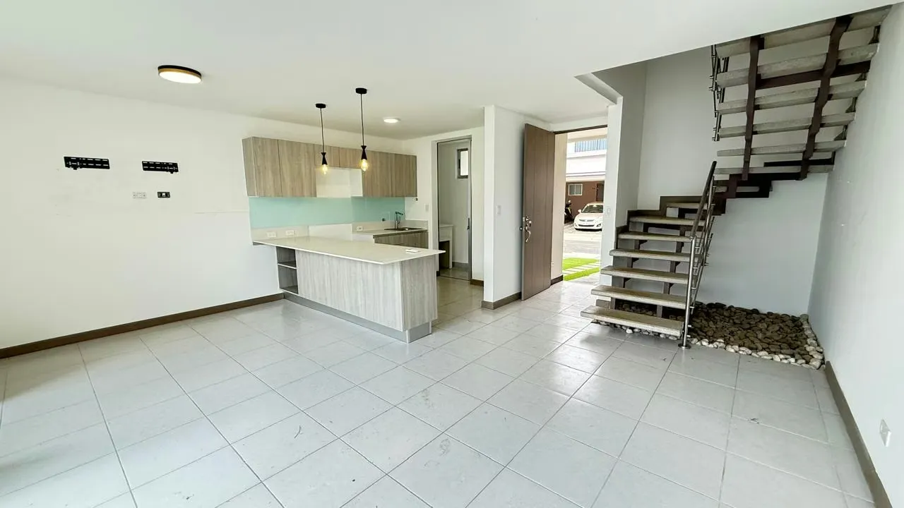 Alquiler de Casa en  Heredia Ulloa | Condominio Blue con amenidades