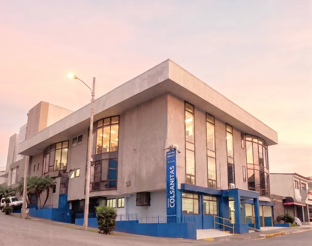 Amplio espacio corporativo: Alquiler de oficina en Paseo Colón para empresas en crecimiento (ref : 10)