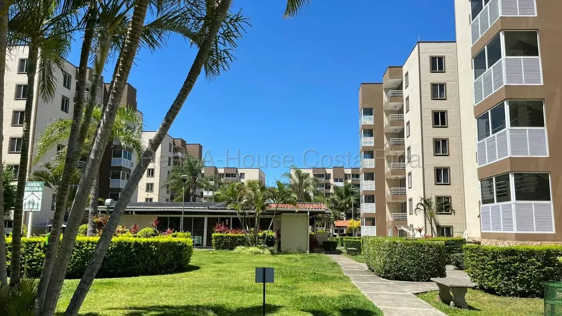 ALQUILER DE AMPLIO APARTAMENTO EN  VISTA REAL