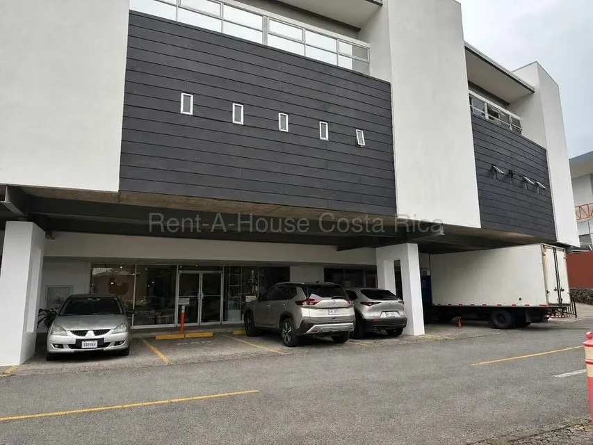 Alquiler de AMPLIO Local Comercial en Escazú-San Rafael. 26-2097