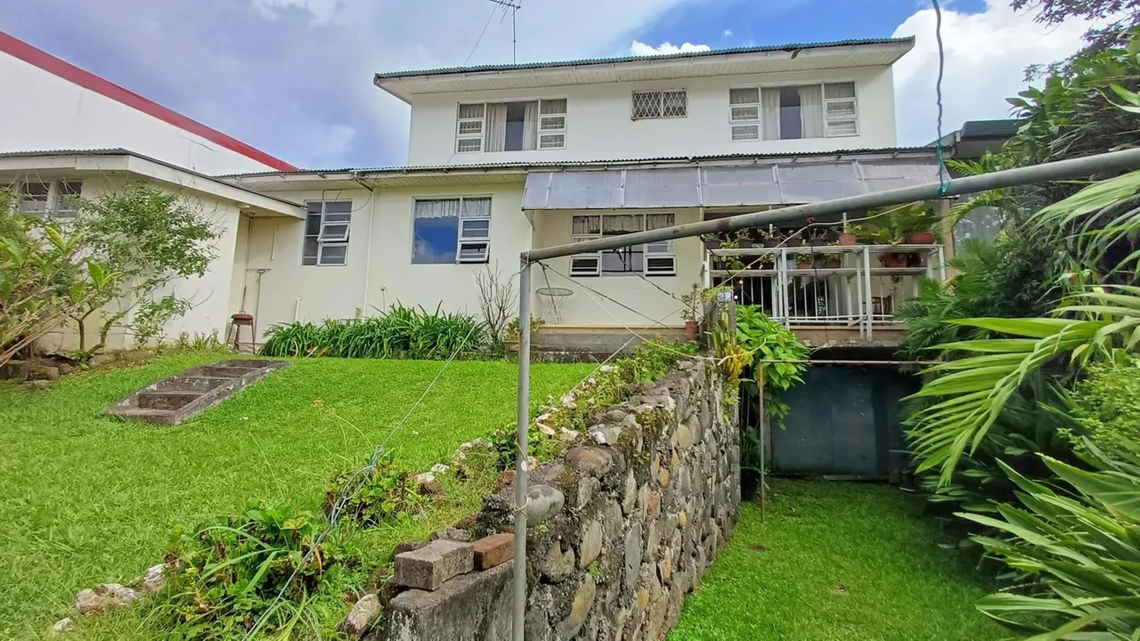 Venta de Casa de 3 Niveles en Montes de Oca-Mercedes RZ