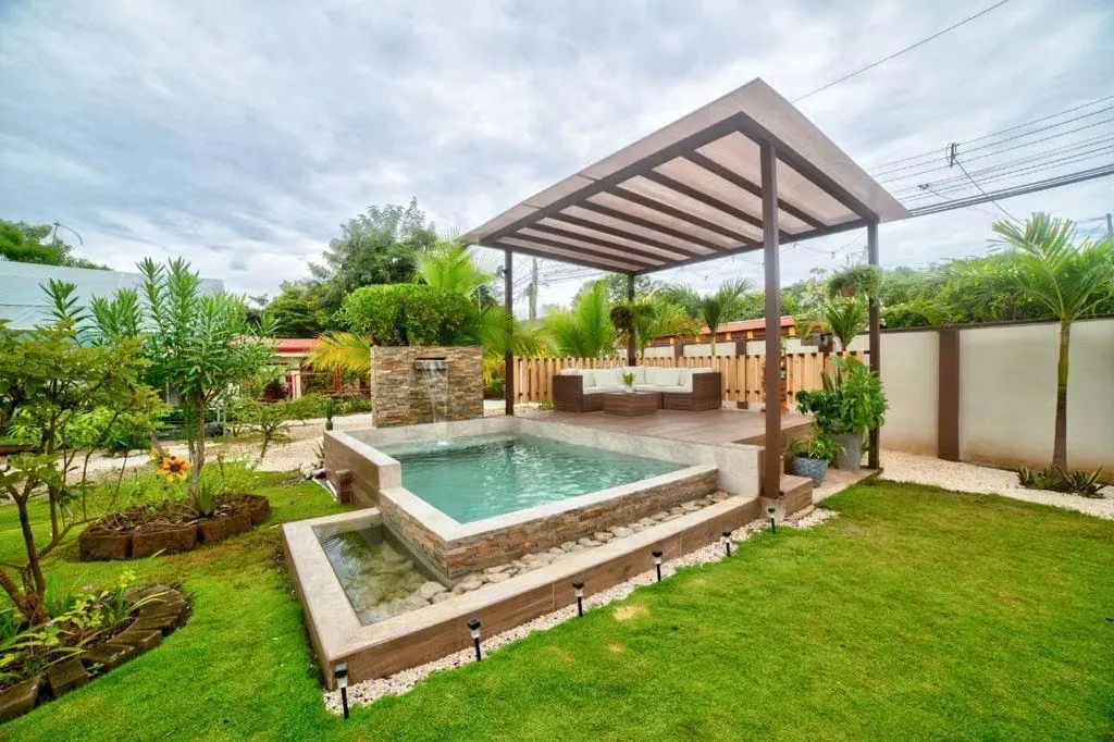 Casa de lujo con piscina, rancho BBQ y apartamento de renta en Nicoya