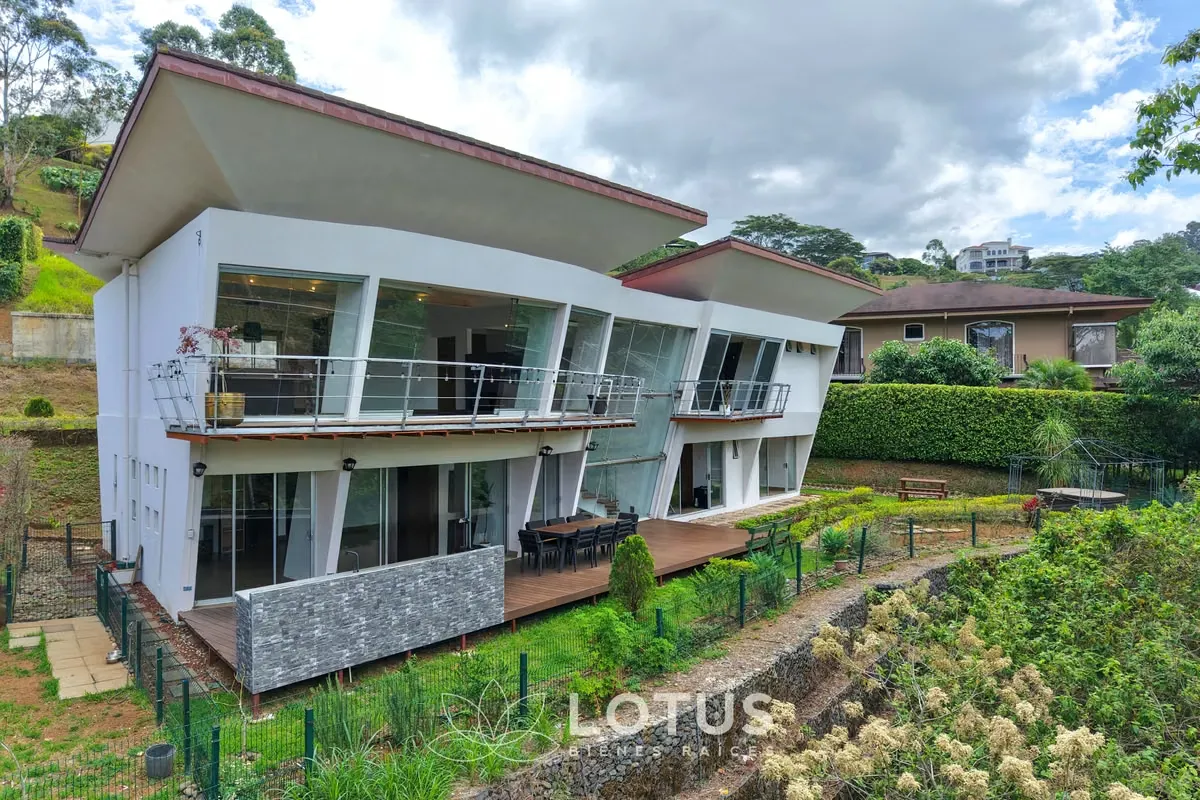 Luxury House in Condo Hacienda Gregal, Curridabat, CODIGO AJ059