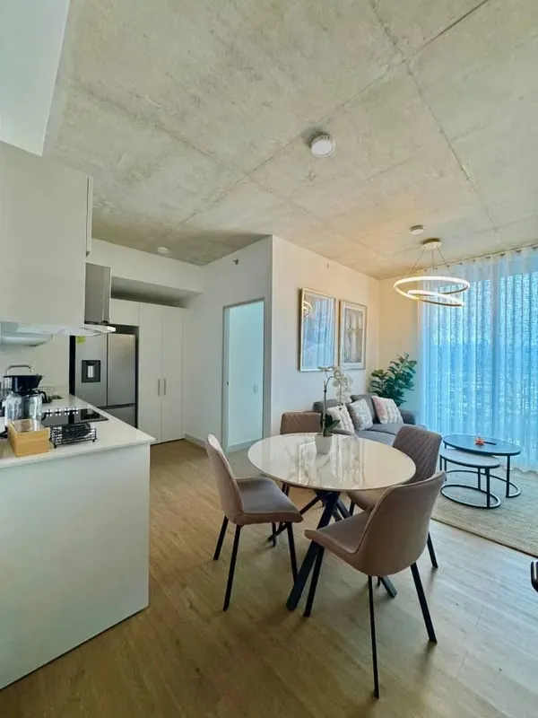Unidad nueva para estrenar full amoblada ubicada en un piso Alto con vista hermosa