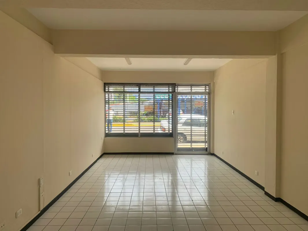 Excelente ubicación en planta baja, ideal para emprender o expandir su negocio.