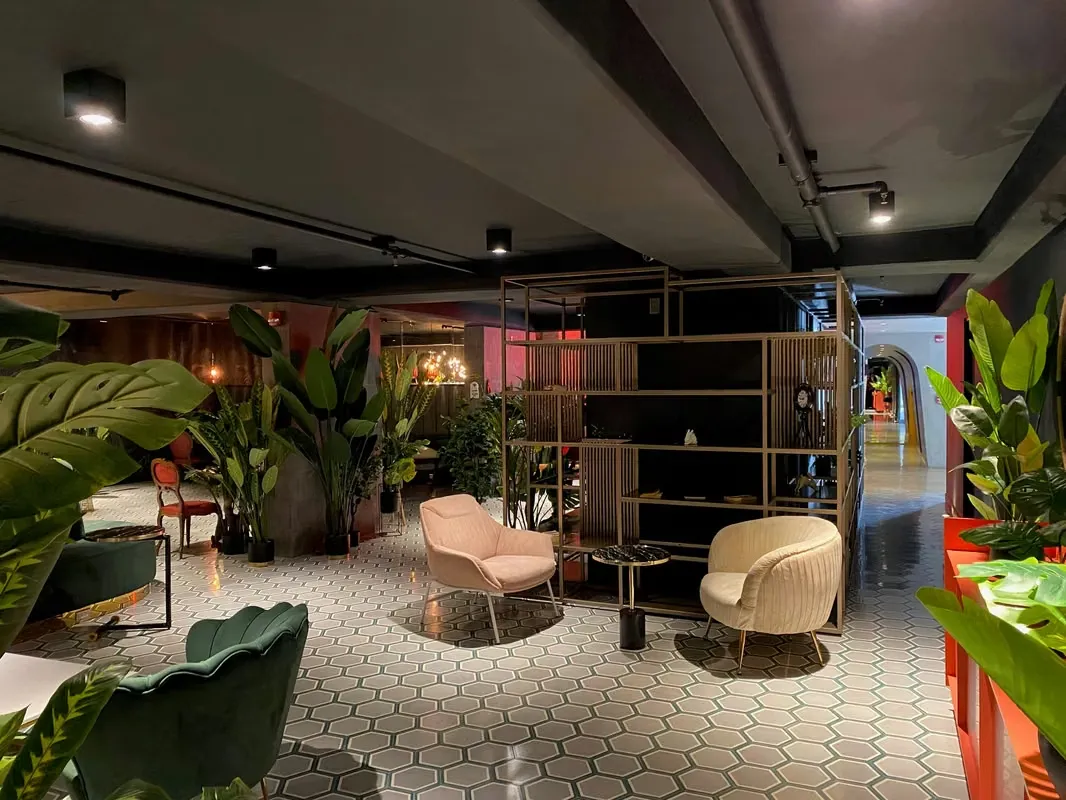 Experience modern urban living in one of San José's most desirable locations, just steps away ...