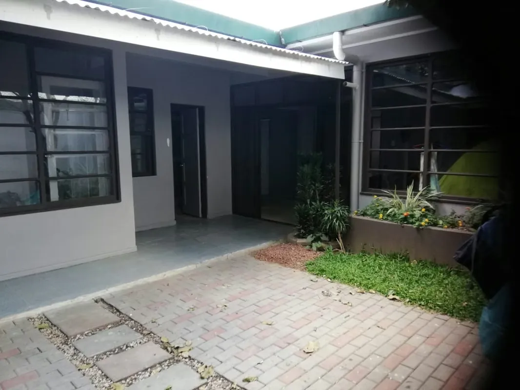 LOCAL COMERCIAL / CASA COMERCIAL EN ALQUILER – BARRIO ESCALANTE