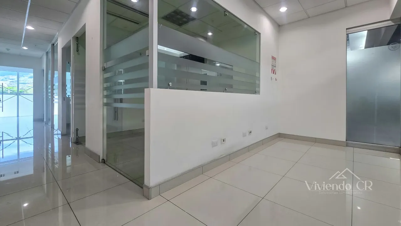 SANTA ANA CENTRO OFICINA - 65m² - 2 PARQUEOS