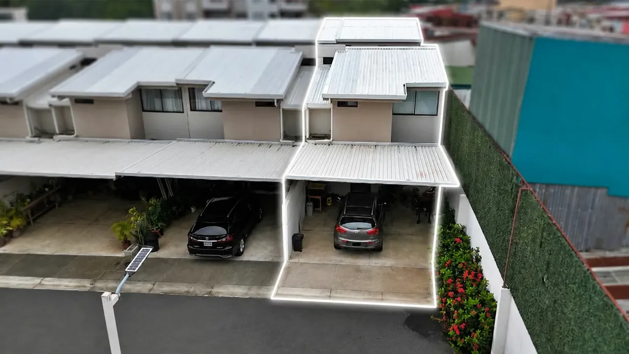 FOR SALE WIDE AND BRIGHT HOUSE IN CONDO VIVANTO IN ULLOA HEREDIA