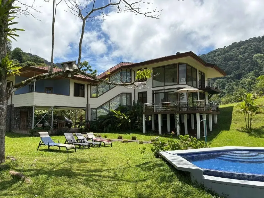 Finca en venta, uso Mixto, Parrita-Quepos-Puntarena. 52.436 m² de Naturaleza!