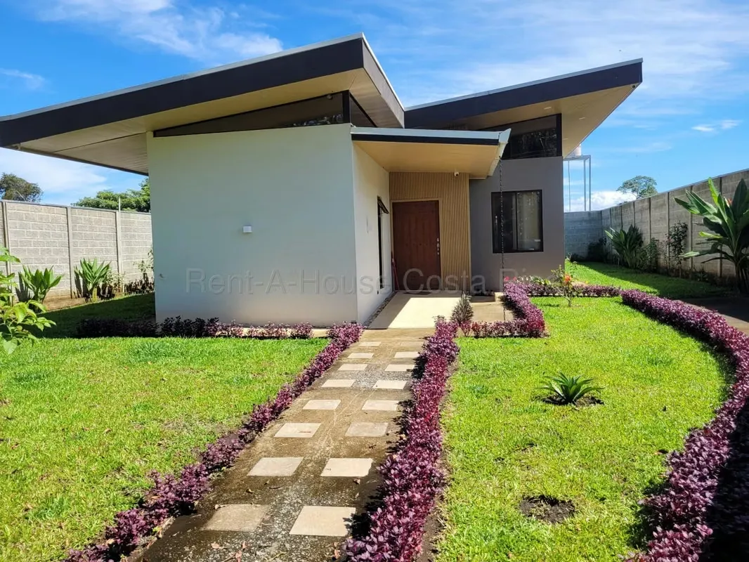 House for Sale in Tárcoles | Spacious Green Area | Close to the Beach
