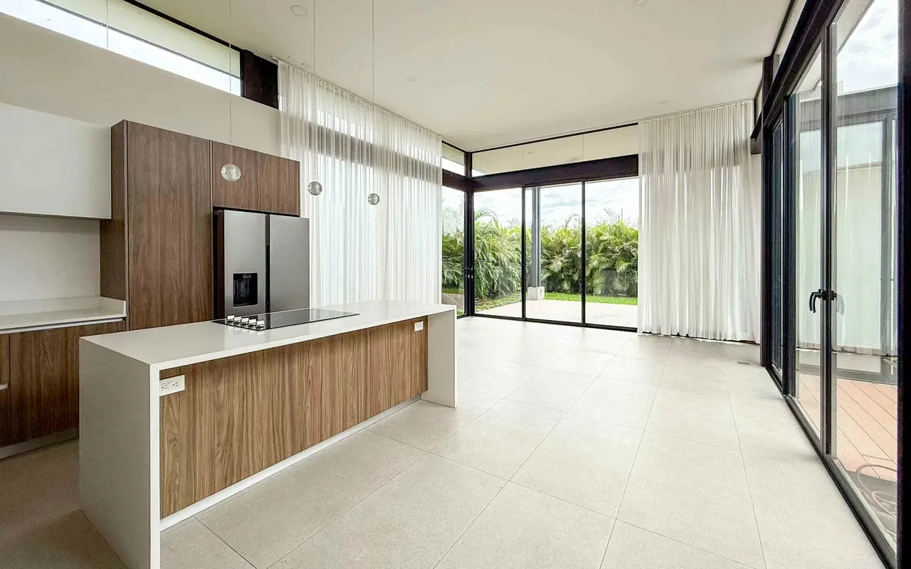 Modern home for rent in Green City