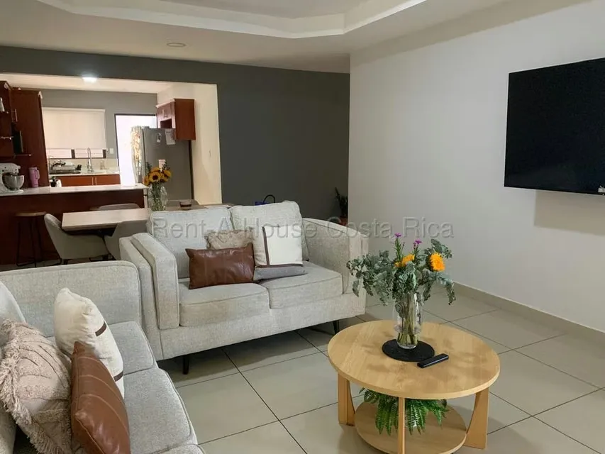 Casa en Venta un nivel en Bello Horizonte, Escazú —En residencial