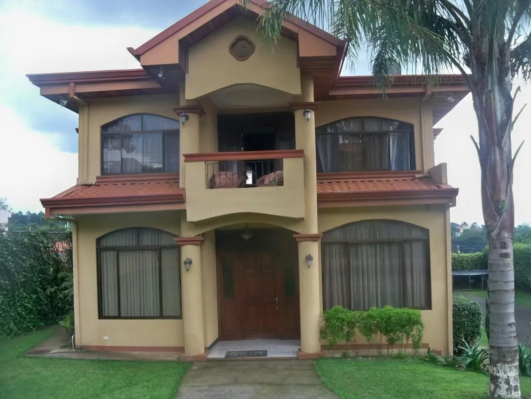 Casa amplia en alquiler – ideal para familia San Juan Sarchi