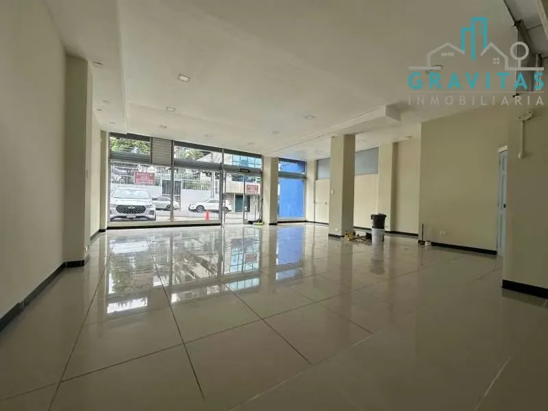 Alquiler de local comercial en San Pedro | 80 m2 | 2 parqueos y seguridad | F 697