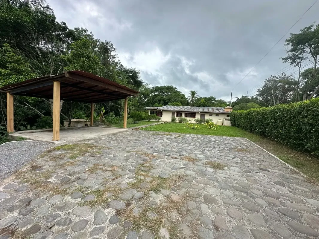 Se vende, Exclusiva Casa de Campo en Condominio La Mallorquina, Esparza