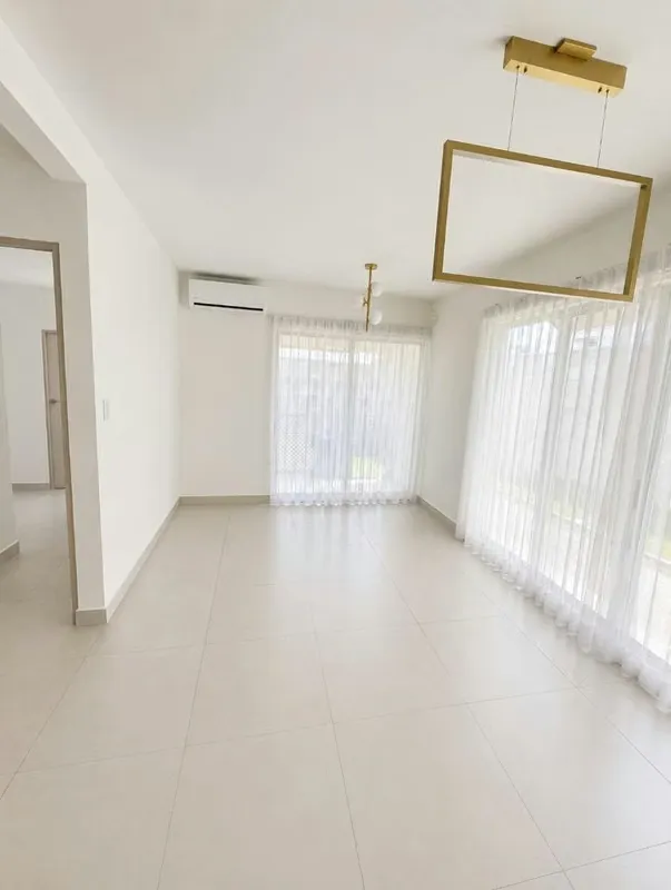 Casa en San Joaquìn/Naos-un piso-jardìn