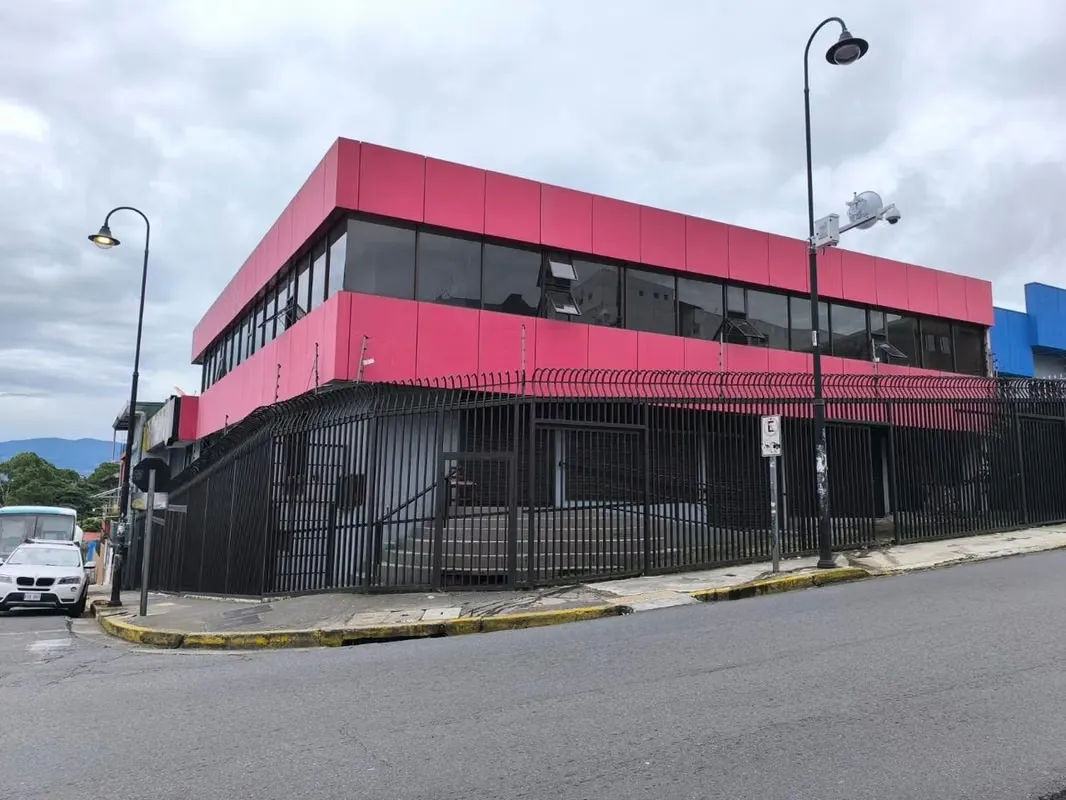 Large commercial premises for rent or sale in San José Centro