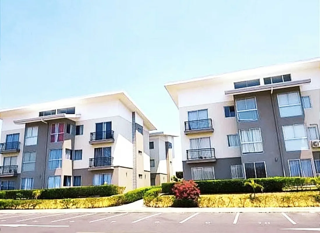 Alquiler de casa esquinera en condominio, a 5min de Zona Franca Coyol en Alajuela.