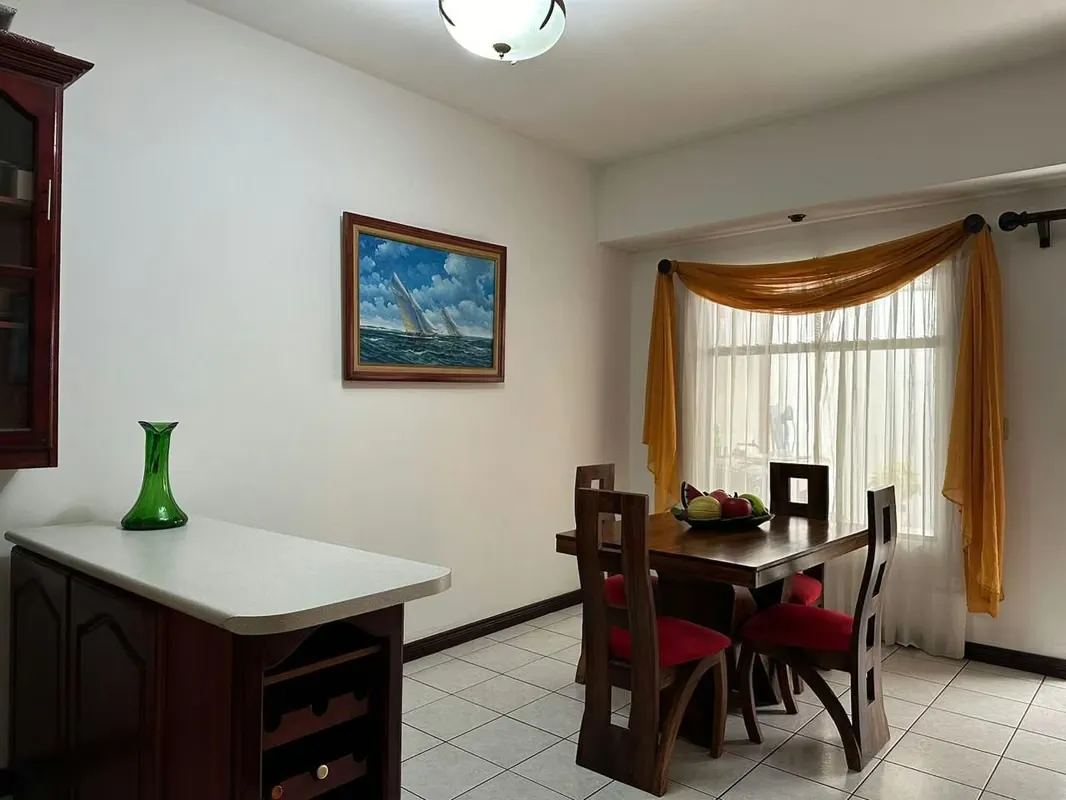 ¿Buscás una casa cómoda, bien ubicada y con espacios para disfrutar ...