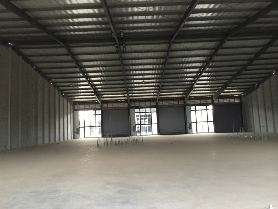 Bodega industrial Ciruelas, se escuchan ofertas