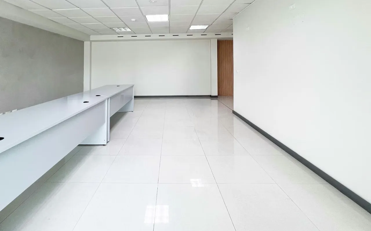 Alquiler Oficina Ejecutiva de 101 m² en Santa Ana con acceso a Ruta 27