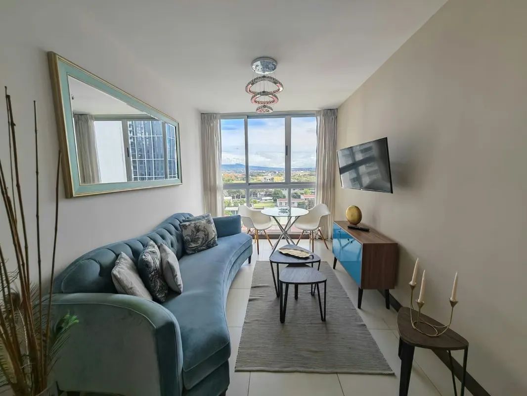 Moderno y cómodo apartamento completamente amueblado, ubicado en una de las zonas más exclusivas y convenientes de San José.