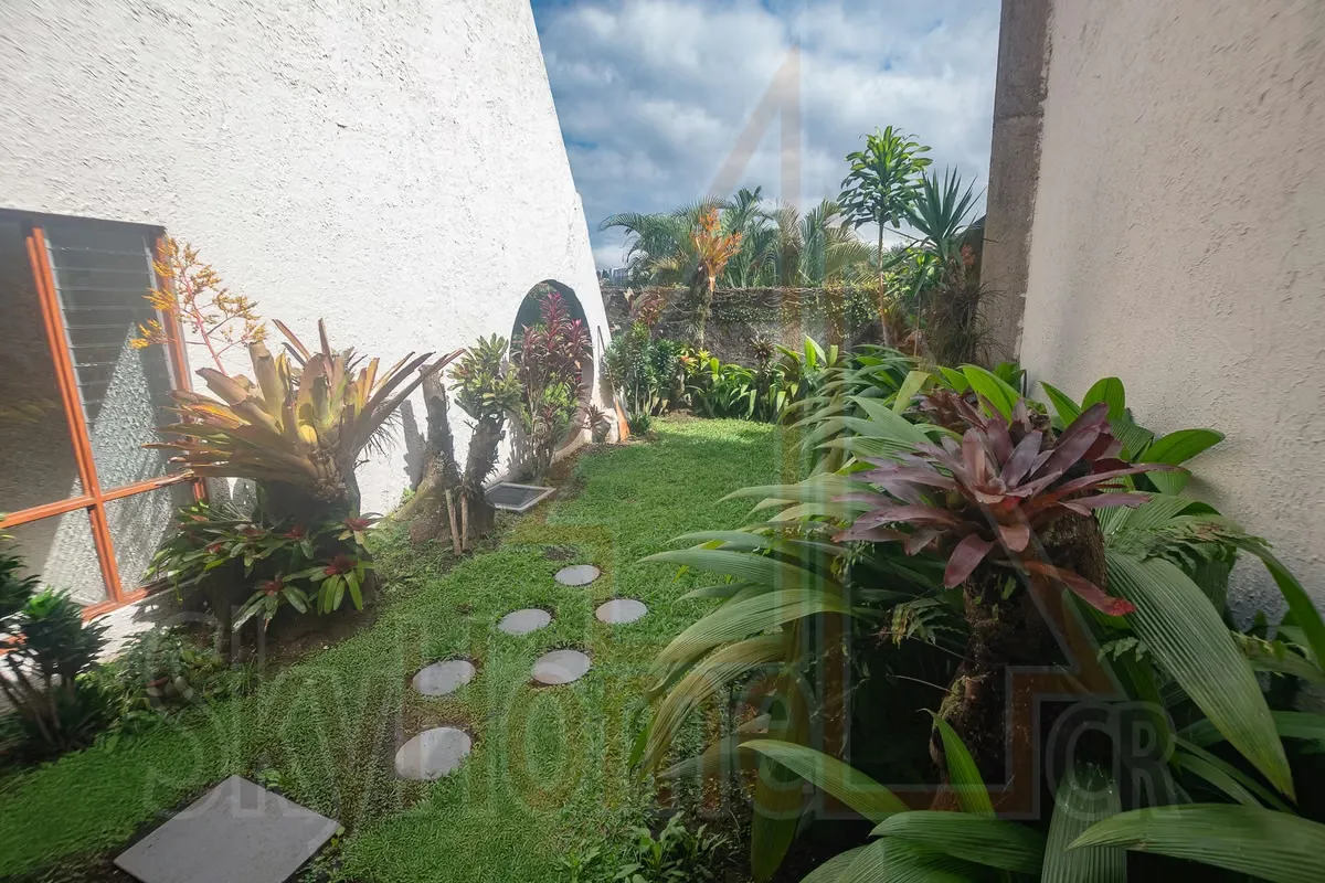 2003 / Venta / Casa Independiente / Muy grande Pinares / Segura / Jardin