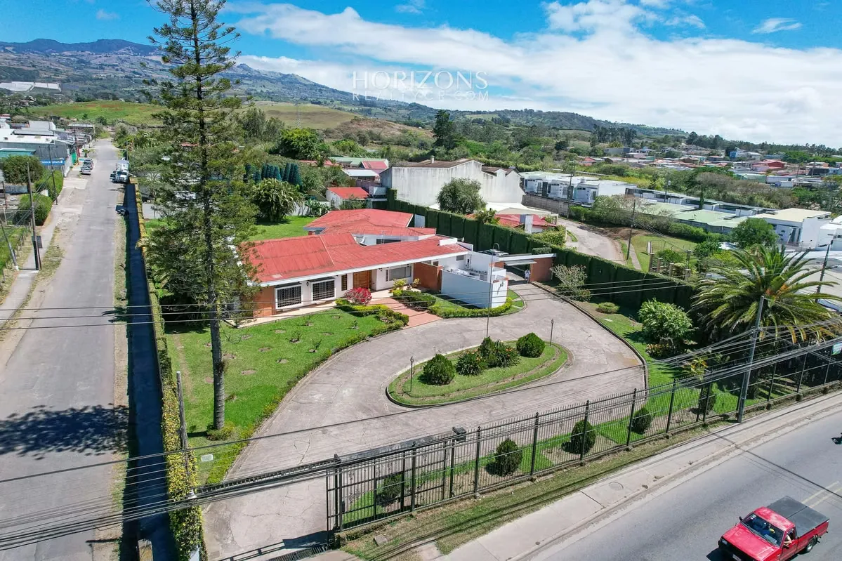 PROPIEDAD COMERCIAL CON CASA FRENTE A CARRETERA NACIONAL PRIMARIA 10 NJC01