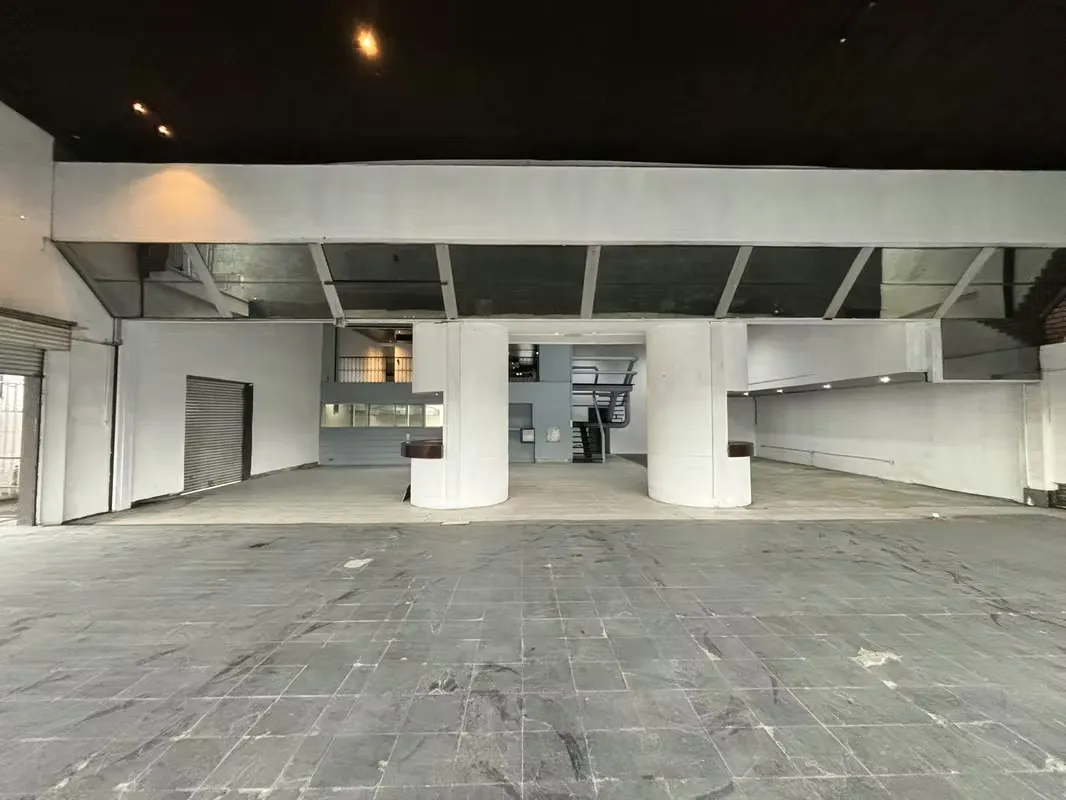 Local comercial Rohrmoser 520m2 parqueo exposición