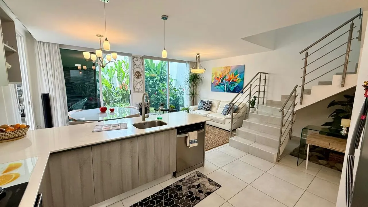 Alquiler de casa Heredia Belén | Amueblada - con A/C Terraza y 3 Parqueos en Condominio