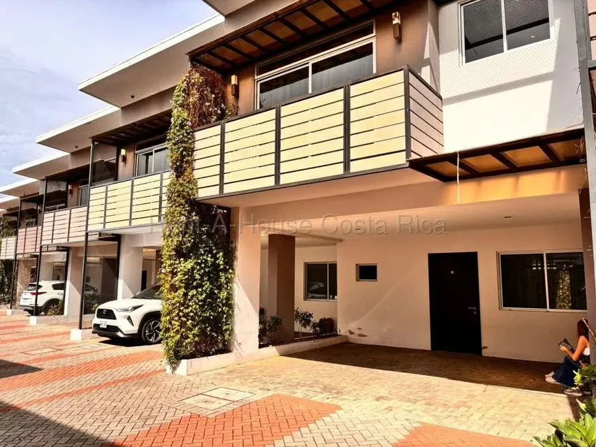 SANTA-ANA, POZOS OPORTUNIDAD UNICA HERMOSA CASA EN VENTA MP26-2221
