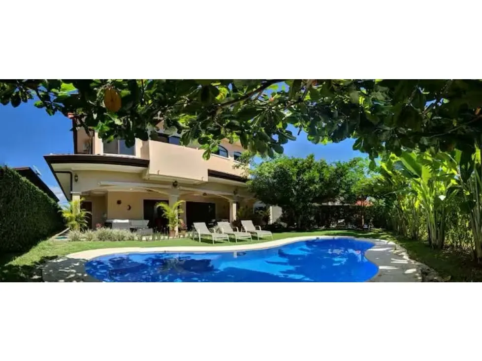 Se pone a la venta una preciosa casa ubicada a solo cinco minutos a pie de la reconocida Playa Bejuco y a corta distancia en ...