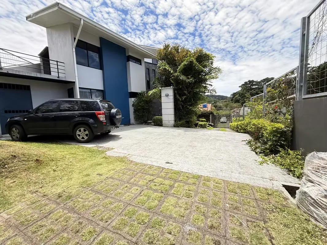 EXCLUSIVA CASA CONTEMPORÁNEA EN VENTA – SAN ISIDRO DE HEREDIA
