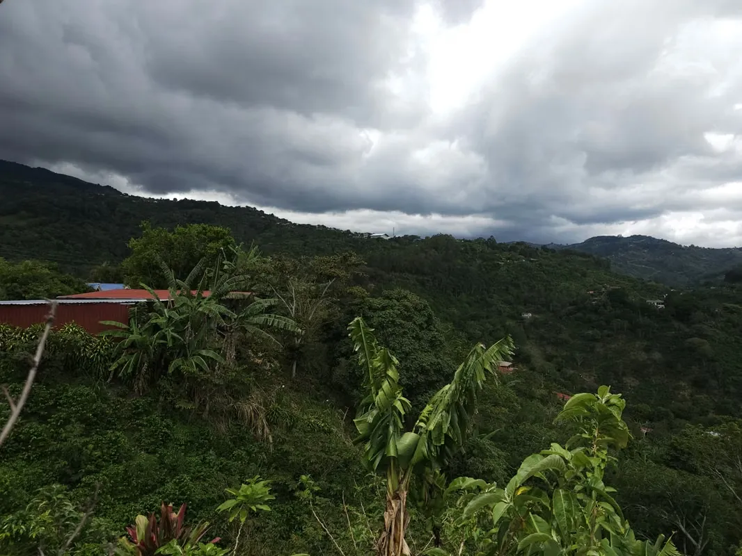 OPORTUNIDAD ÚNICA EN CORRALILLO DE CARTAGO – VISTAS ESPECTACULARES Y GRAN POTENCIAL DE DESARROLLO