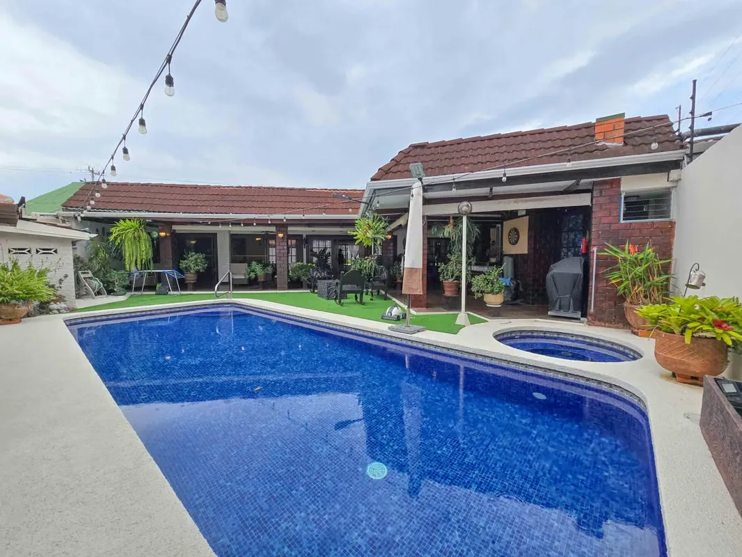 CASA DE UNA PLANTA CON PISCINA PRIVADA EN BELLO HORIZONTE ESCAZU