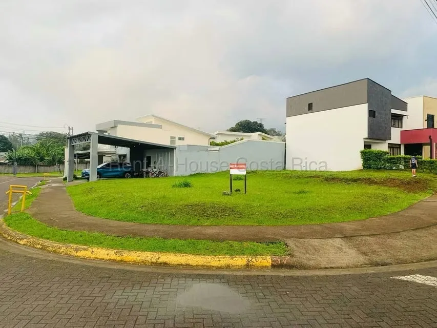 Venta de Lote ESQUINERO en La Unión-Concepción-Cartago. 26-2171 LCV