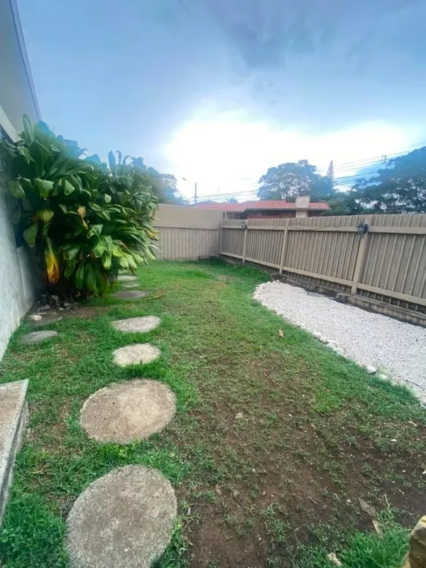 APARTAMENTO EN ESCAZU CON JARDÍN